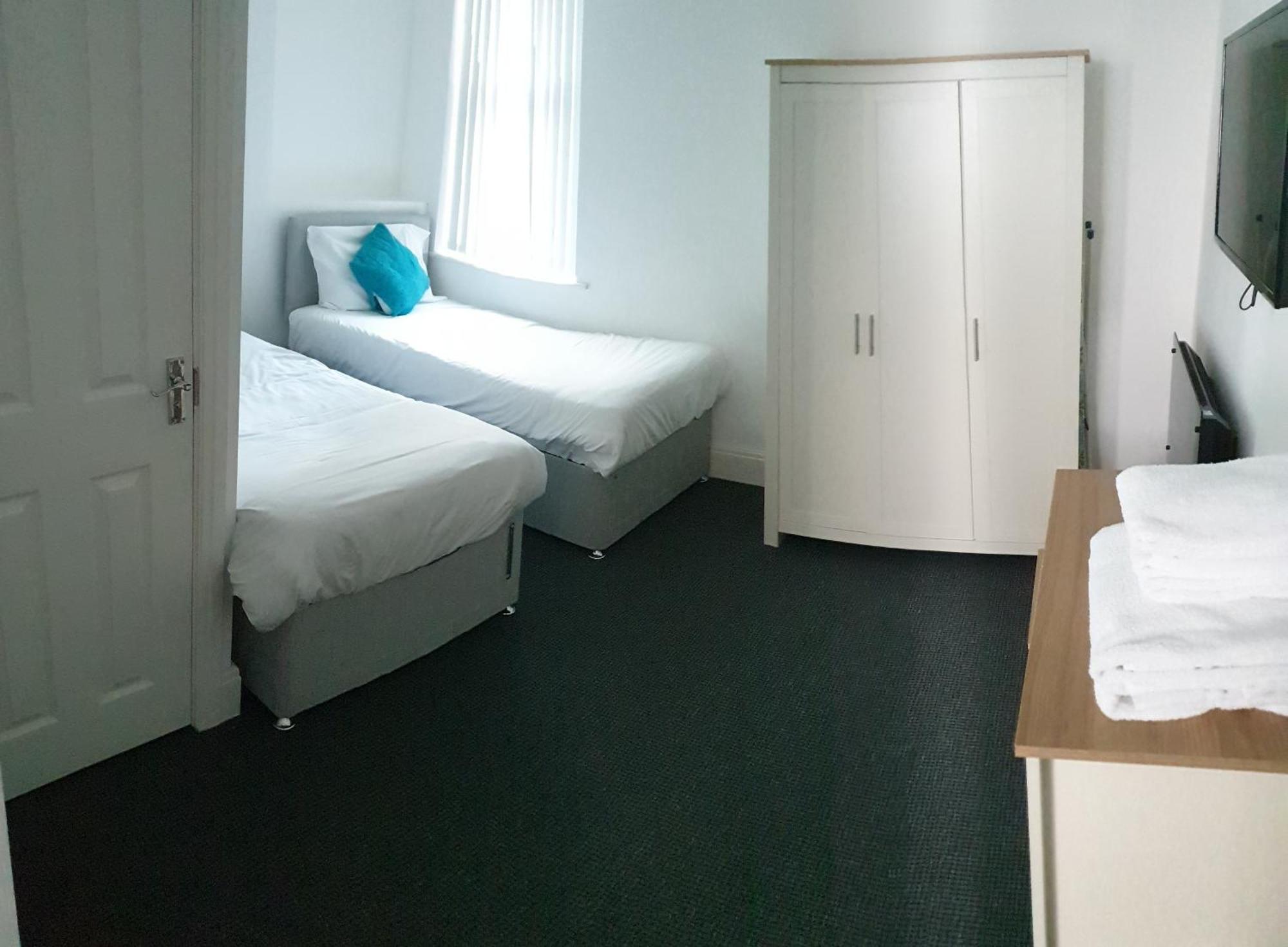 Coast Accommodation Station Road Apartments Μπλάκπουλ Δωμάτιο φωτογραφία